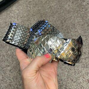 Vintage metal fish scale stretchy belt